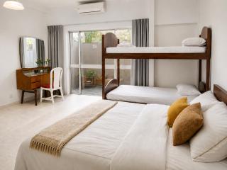 Knocknock 70s Home 5BDR at Jonker, Free Parking - 8