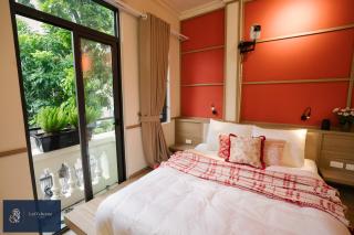 Spacious APT In Center featuring several distinct BRs - Bedroom w TWIN-Superking beds -Share living room, kitchen & gym - 8