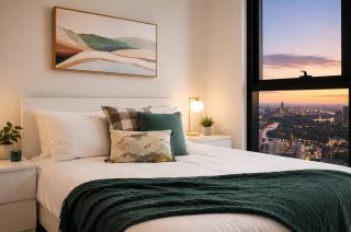 Sky High 3-Bedroom Central Apartment with City Views and Parking - 7