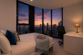 Sky High 3-Bedroom Central Apartment with City Views and Parking - 3