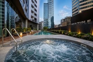 Sky High 3-Bedroom Central Apartment with City Views and Parking - 7