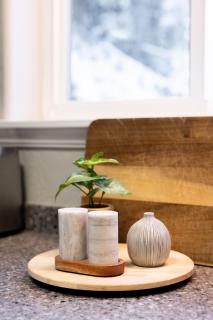 Luxury Cozy Studio Fireplace & Plush Bedding - 1