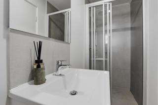 Stylish Knysna Apartment with Rooftop Pool & Braai - 6