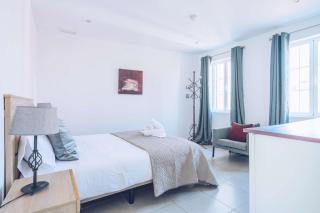 Modern 2-Bedroom Apartment in Gibraltar Town - Gibraltar - 3