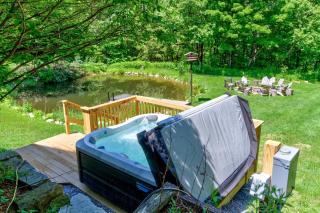 Historic 8BR Retreat with Hot Tub Near Stratton & Bromley, Londonderry, Vermont - 7