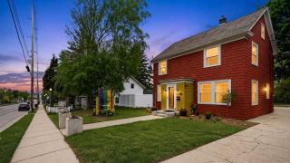 Spacious Door County Retreat with Fire Pit & Yard Near Downtown Sturgeon Bay, WI - 9