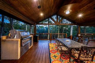 4BR Riverfront Cabin on Mountain Fork River with Hot Tub, Game Room & Kayaks Near Broken Bow, Oklahoma - 1