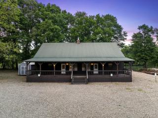 Large Riverfront Group Cabin on Mountain Fork River Near Broken Bow, Oklahoma - 0