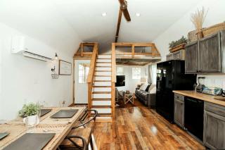 Romantic Cottage Retreat Near Lake Taneycomo in Branson, Missouri - 4