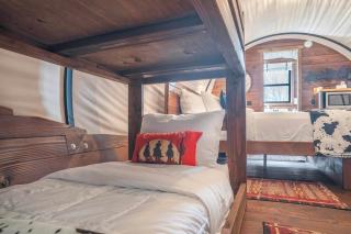 Luxury Glamping Caravan Stay Near Lake Taneycomo in Branson, Missouri - 1
