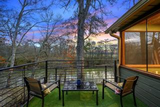 Riverfront View Getaway Cabin Near Broken Bow, Oklahoma - 6
