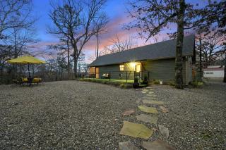 Riverfront View Getaway Cabin Near Broken Bow, Oklahoma - 2