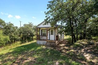 Family-Friendly Tiny Home with Ranch Animals Near Historic Downtown Hico in Hico, Texas - 5