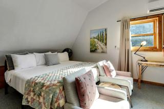 Rustic Barn Retreat with Hot Tub, Sauna & Alpacas Near Saugatuck in Allegan, Michigan - 2