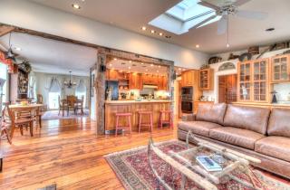 Historic Family Retreat with Hot Tub & Game Room Near Okemo, Vermont - 2