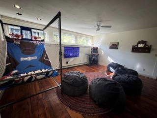Historic Family Retreat with Hot Tub & Game Room Near Okemo, Vermont - 1