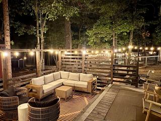 Lake Tenkiller Retreat with Hot Tub, Fire Pit & Dog Park in Oklahoma - 6