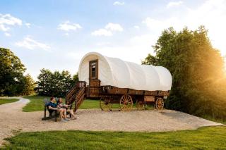 Charming Cozy Caravan Retreat Near Lake Taneycomo in Branson, Missouri - 0