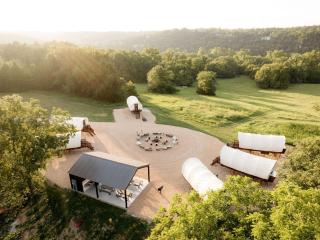 Charming Cozy Caravan Retreat Near Lake Taneycomo in Branson, Missouri - 4