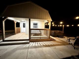 Rustic Cabin Escape with Hot Tub Near Oxford, Mississippi - 0