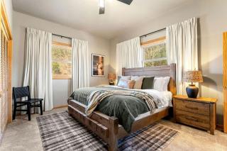 Riverfront Luxury Cabin Retreat with Breathtaking Views on the Banks of the Arkansas White River - 6
