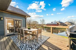 Riverfront Luxury Cabin Retreat with Breathtaking Views on the Banks of the Arkansas White River - 3