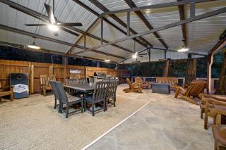 3BR Riverfront Cabin with Pool, Hot Tub & Game Room Near Broken Bow, Oklahoma - 5