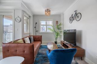 Cozy And Modern 2 Bedroom Along Bow River in Downtown - 9