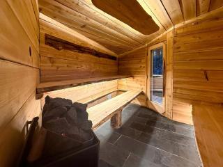 Majestic Mountain Lodge with Treehouse Sauna Near Mt. Baker in Maple Falls, Washington - 5