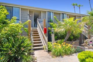 D18 - Bradley Beachfront - 3