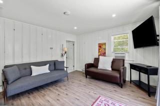 Charming Cape Cod Retreat with Fire Pit Near Dining & Attractions in West Yarmouth, MA - 3