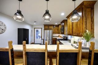 Mountain Fork River Retreat with Hot Tub & Game Room Near Broken Bow, Oklahoma - 9