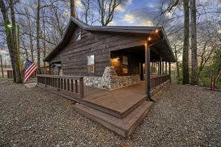 Mountain Fork River Retreat with Hot Tub & Game Room Near Broken Bow, Oklahoma - 2