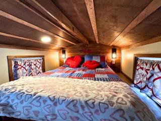 Charming Tiny Home with Farm Animal Encounters Near Historic Downtown Hico in Hico, Texas - 8