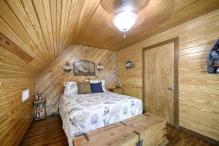 2BR Riverfront A-Frame Cabin Near Broken Bow, Oklahoma on Mountain Fork River - 7