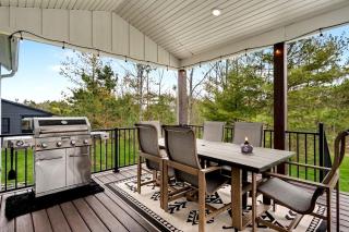 Luxury Sister Bay Retreat with Hot Tub, Fireplace & Walk-to-Town Location in Door County, WI - 4