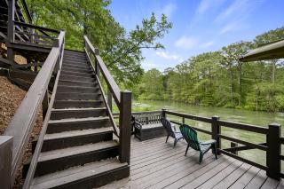 Family-Friendly Riverfront Cabin with Kayaks & Hot Tub in Broken Bow, Oklahoma - 8