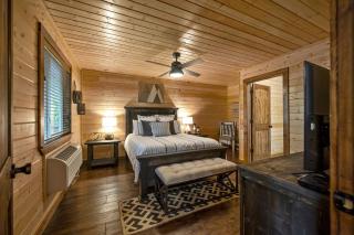 Family-Friendly Riverfront Cabin with Kayaks & Hot Tub in Broken Bow, Oklahoma - 6