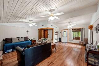 Peaceful Loft Tiny Home with Friendly Farm Animals Near Historic Hico Attractions in Hico, Texas - 8
