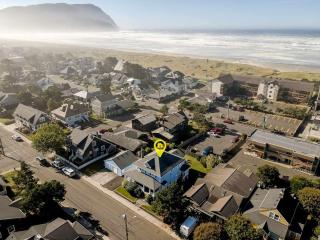 Classic Beach House with Game Room & Firepit Near Seaside Beach in Seaside, Oregon - 4