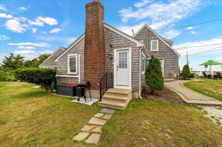 Oceanfront Beach Compound with Private Suites near Craigville Beach in Barnstable, Massachusetts - 5