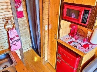Serene Tiny Home with Lakefront Fishing Pier Near Historic Downtown Eastland in Eastland, Texas - 2