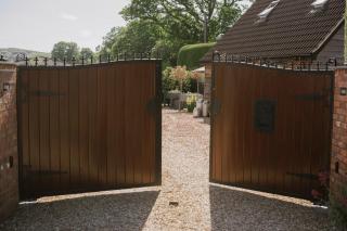 Coach House - 7