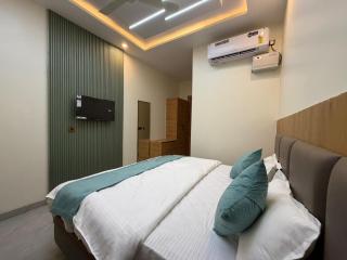 Hotel Kanta Kuteer Barsana - 5