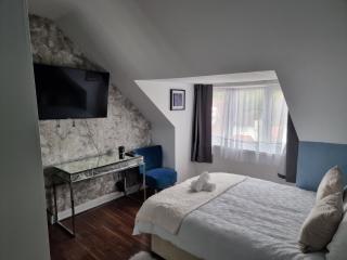 Beautiful double room, mins away from Norbury station - 8