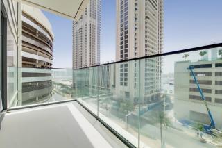 Luxury Beachfront 1 BED Apartment in Dubai Harbor - 3