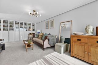 Luxury Designer Home - 4K TV - 1GB Wi-Fi - Garden - 5