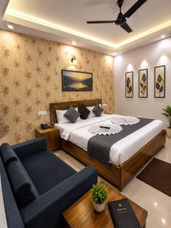 Frolic Hotel Near Sec 52 Noida Metro Station - 9