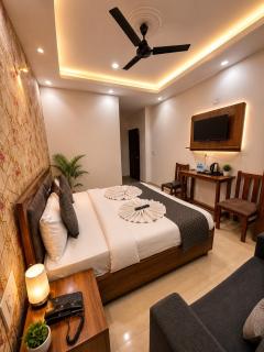 Frolic Hotel Near Sec 52 Noida Metro Station - 5
