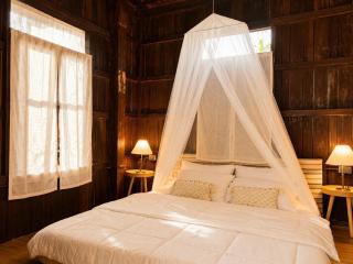 Private Charming Historic Wooden House 1 min to Chiang Mai Gate - 0